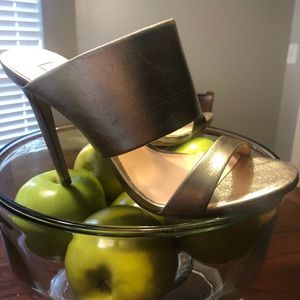 Steve Madden Shoes - NWT Steve Madden Mallory Metallic Steve Madden Shoes - NWT Steve Madden Mallory Metallic